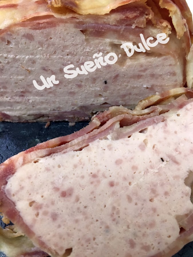 Pastel de pechuga de pollo, jamón york y bacon