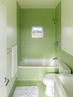 ห้องน้ำสีเขียว