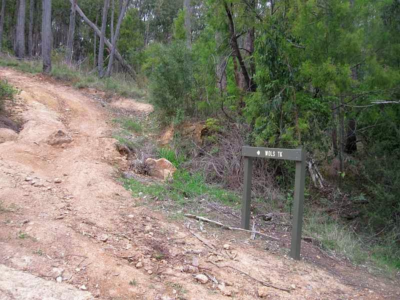 TRACKS, TRAILS AND COASTS NEAR MELBOURNE : Olinda Creek Walking Track - Mt Evelyn Section