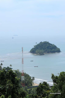 batu malin kundang pantai air manis padang