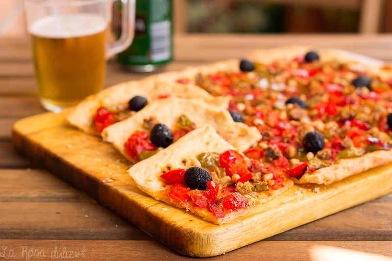 Coca de tomate masa
