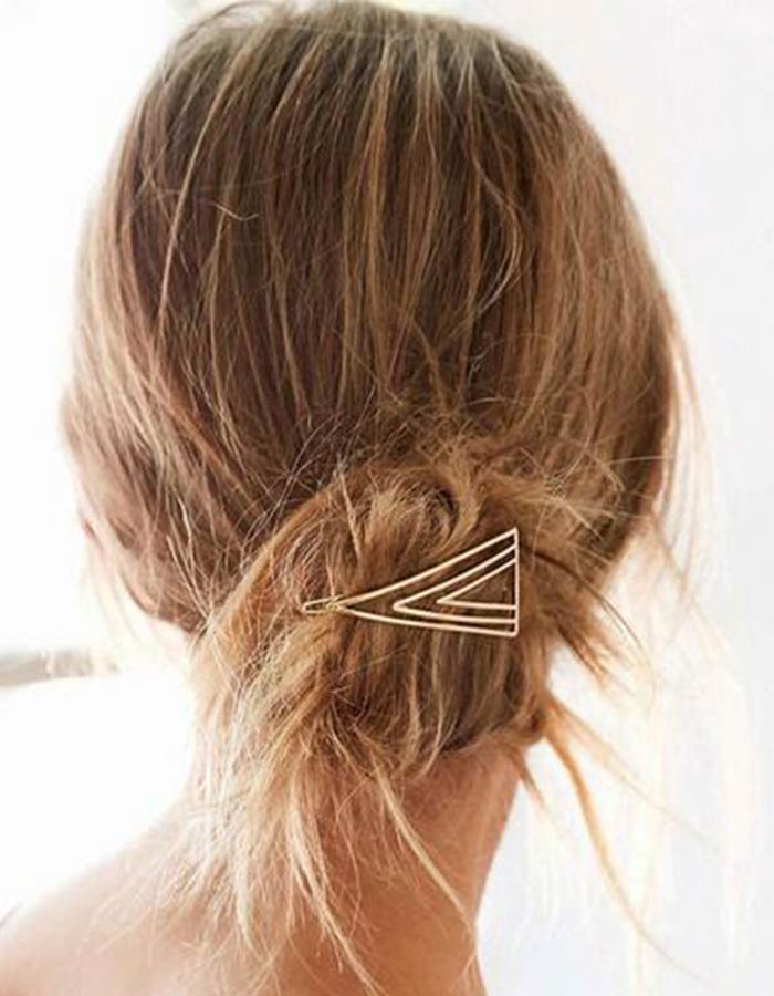 Acessório metálico para cabelo em formato de triângulo metálico dourado em penteado preso Acessório para cabelo metálico triangular