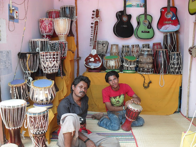 Магазин музыкальных инструментов в Индии