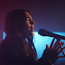 Dua Lipa canta sua versão do início dos tempos em "Genesis"