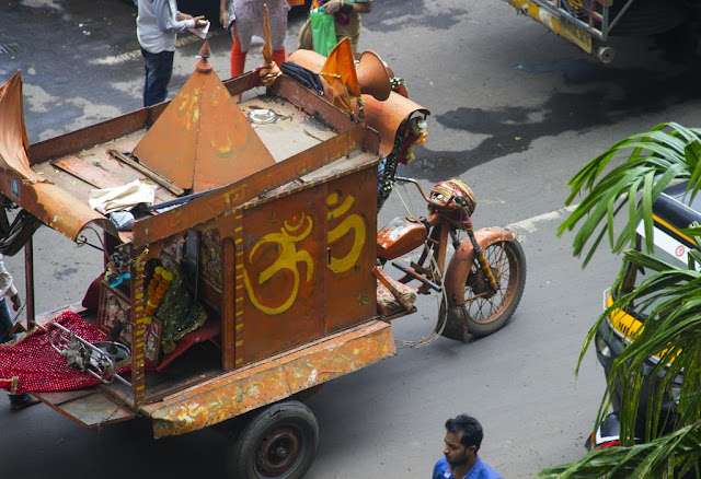 mobile temple, idols, cart, bike, bandra east, mumbai, india, god, hindu, religion, 