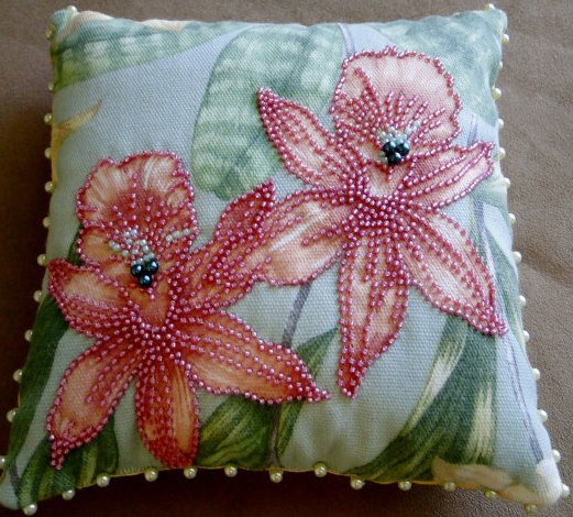 Подушки вышитые бисером. Подушки вышитые бисером. Декоративные подушки расшитые бисером. Декоративные подушки из бархата. Подушечка для колец на свадьбу.
