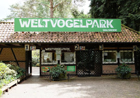 Phantastische Vögel aus aller Welt: Unterwegs im Weltvogelpark Walsrode (+ Verlosung). Es gibt genug Parkplätze und Spielplätze für die Kinder.
