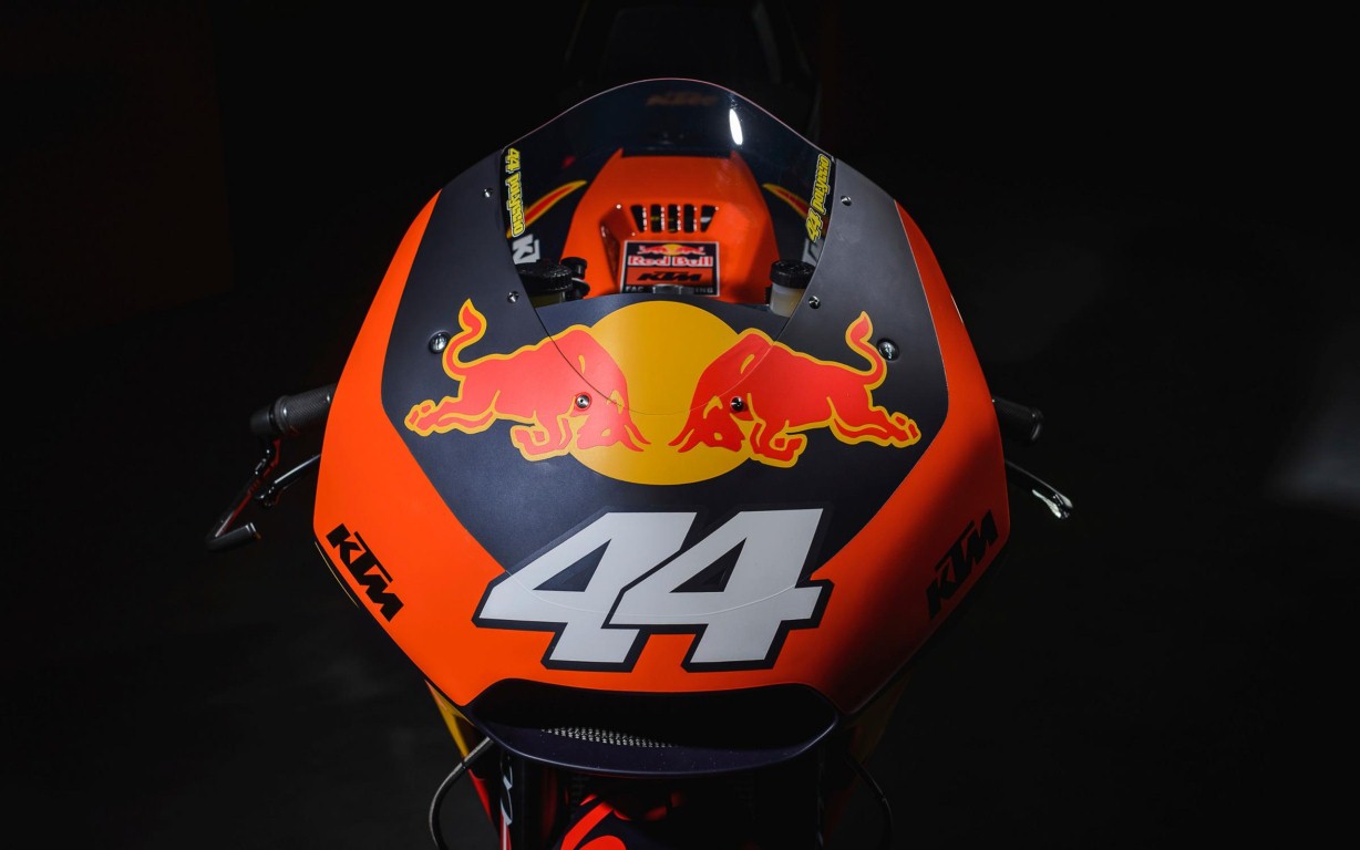 MotoGP 2017 : Tim Red Bull KTM Factory Racing resmi memperkenalkan diri, warna motornya eye catching sob