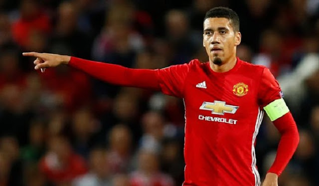 Chris Smalling Teken Kontrak Baru Dengan Manchester United Chris Smalling Teken Kontrak Baru Dengan Manchester United