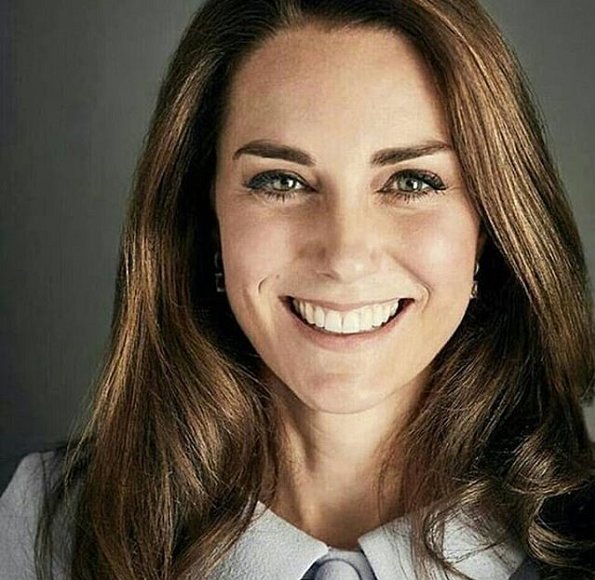 New official portrait of the Duchess of Cambridge Newmyroyals & Hollywood Fashion