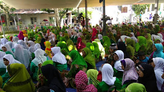 Warga antusias dengarkan ceramah Kyai Kera Sakti