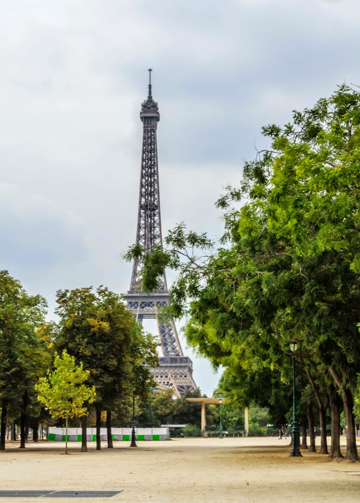 AMOR, codinome Paris! Chega de guerras, queremos a Paz!!! Torre Eiffel e Praça
