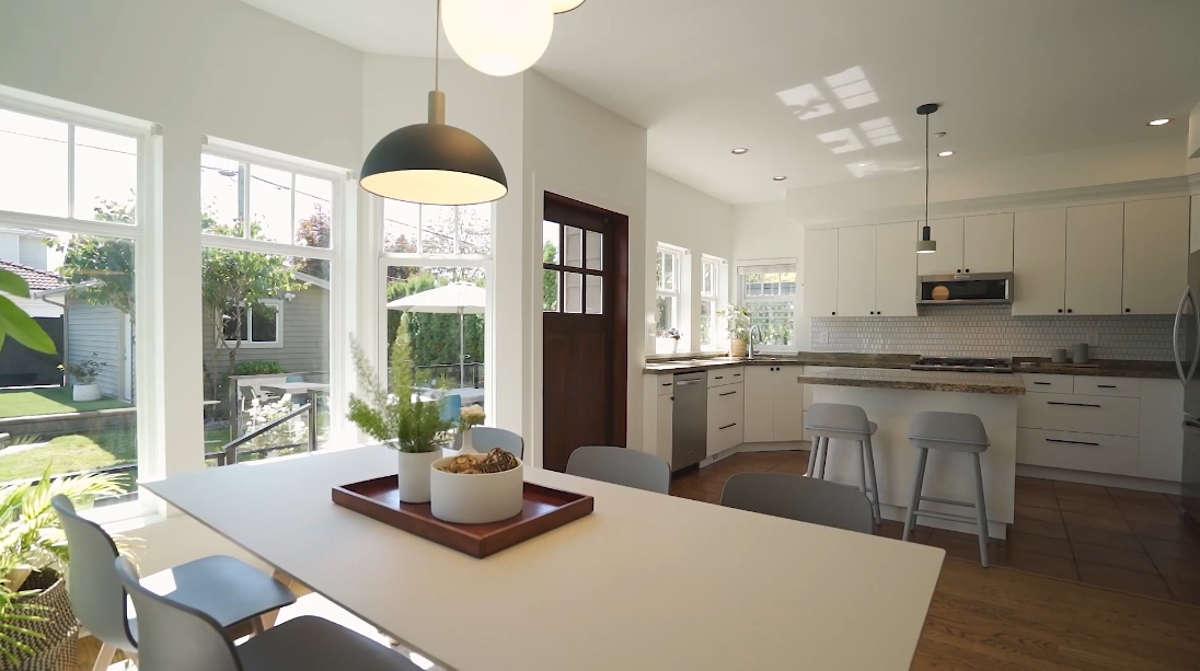 25 Photos vs. North Vancouver Luxury Home Interior Design Tour