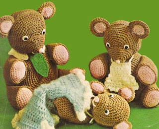 http://vintagetoychest.blogspot.nl/p/crochet-toy-patterns.html