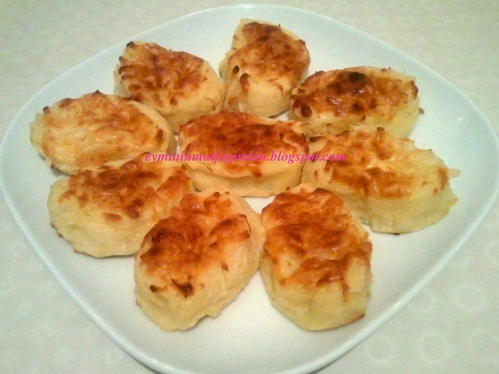 El Açması Kolay Börek (Patatesli-Kaşarlı) El Açması Kolay Börek (Patatesli-Kaşarlı)