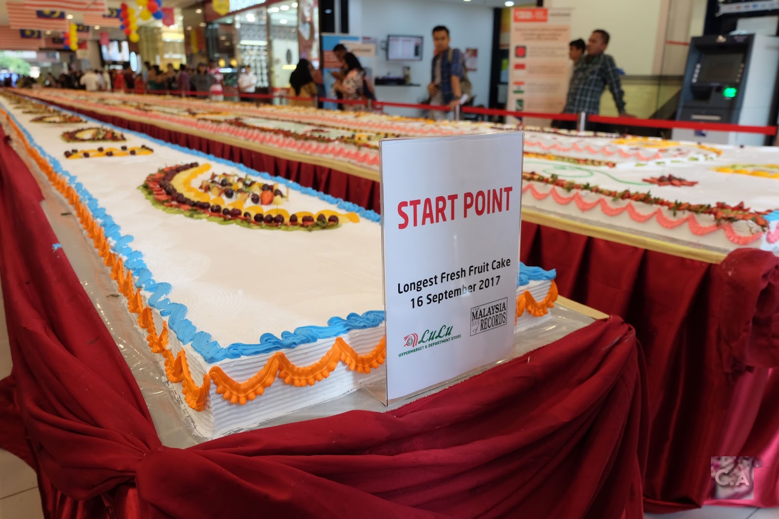 I Get To Witness "The Longest Fresh Fruit Cake in Malaysia" at Lulu
