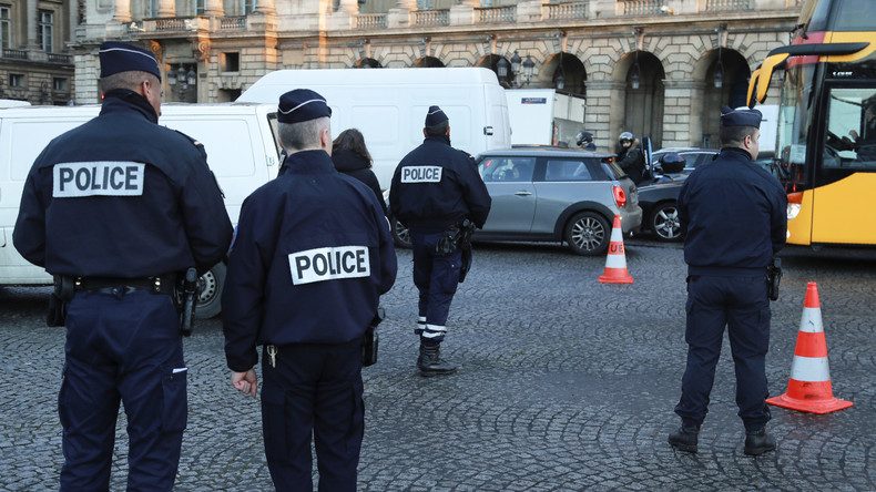 © Jacques Demarthon Source: AFP- Des policiers français à Paris