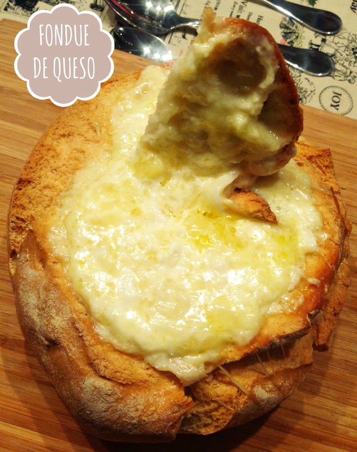 LA MEJOR FONDUE DE QUESO HECHA CON PAN