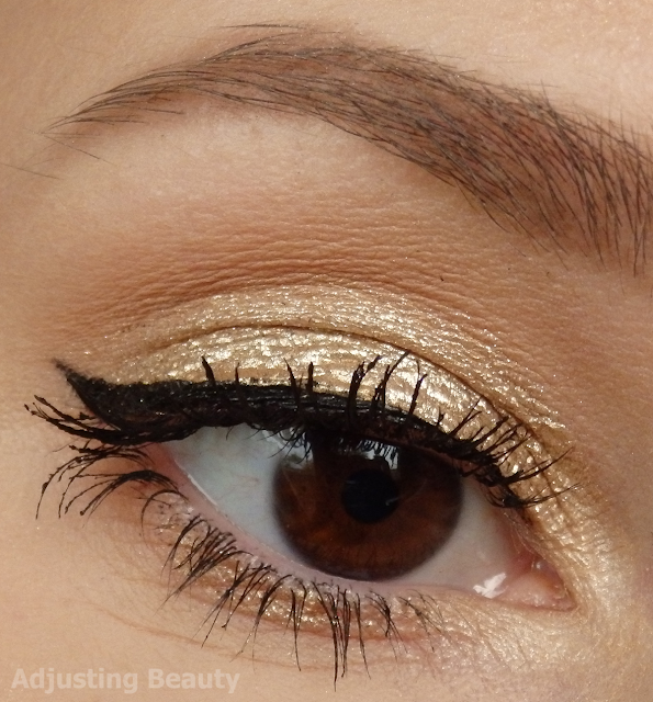 Review Essence Metal Shock Eyeshadow 01 Solar Explosion Adjusting