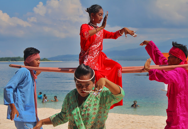 A traditional Pangalay performance from the Sama-Bangingi