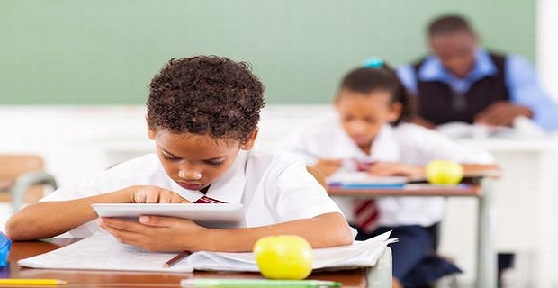 Hasil gambar untuk gambar tentang siswa dan gadget