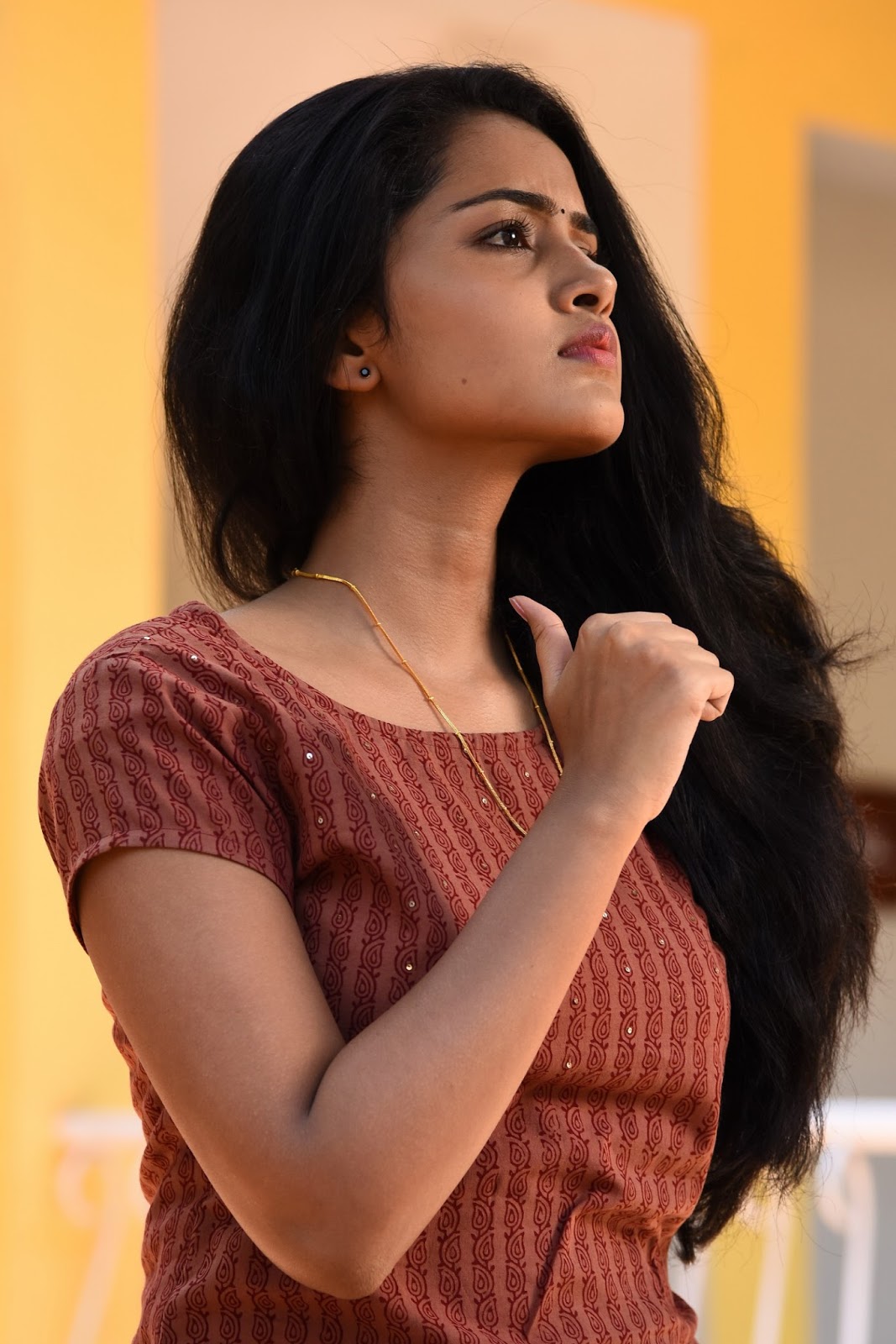 Beauty Galore HD : Anupama Parameswaran Down To Earth Beautiful