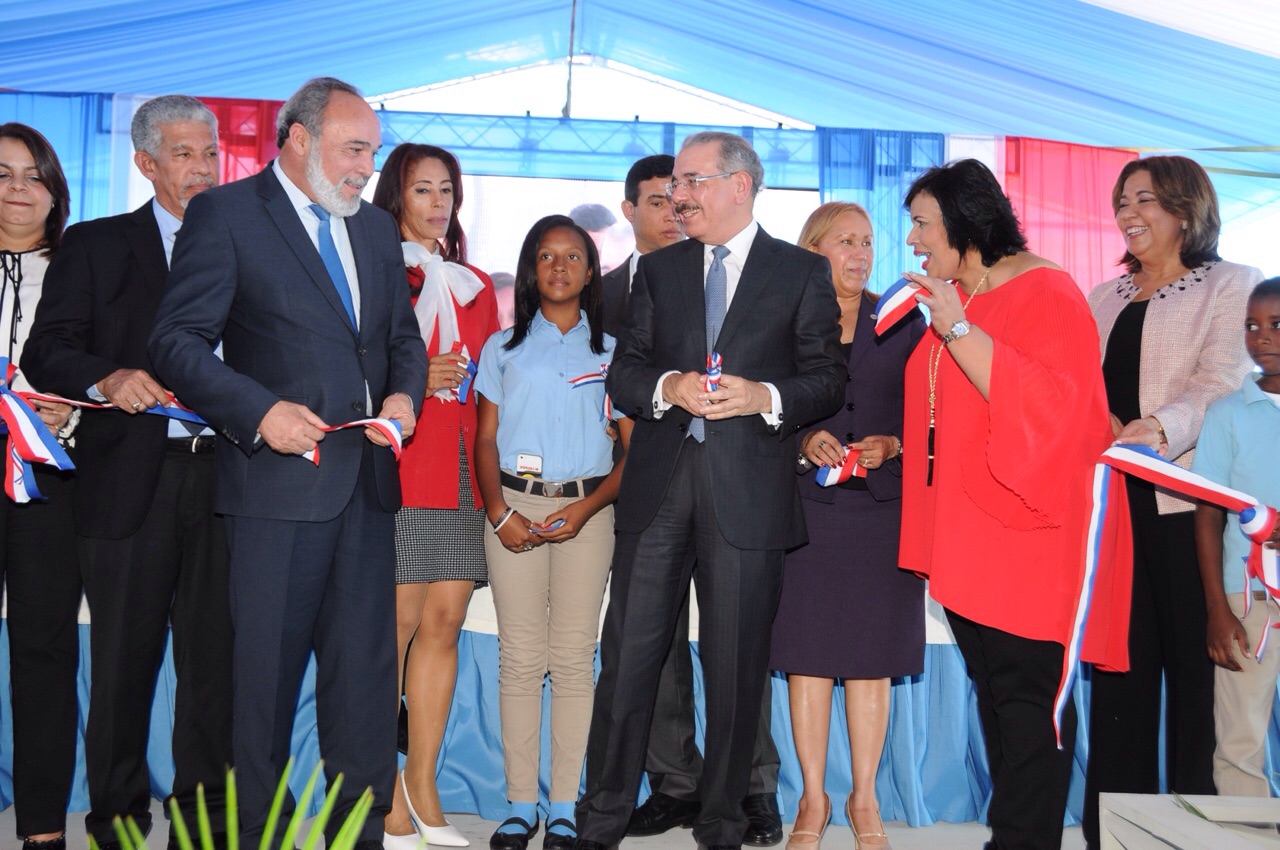Medina entrega nueva escuela en el tamarindo, Santo Domingo Este