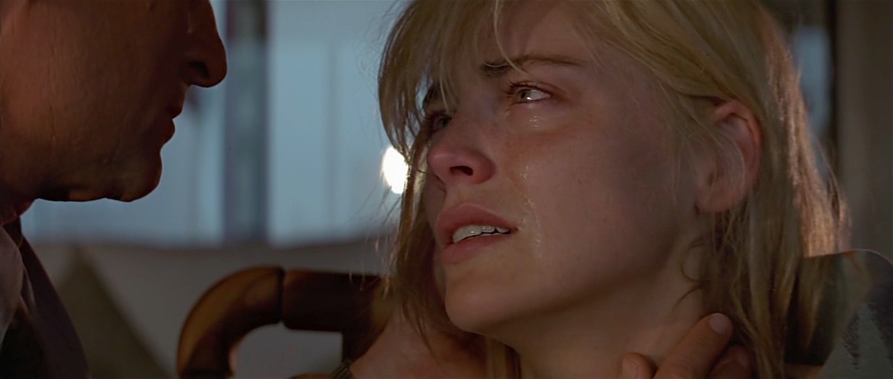 Шэрон стоун основной инстинкт 1992. Интуитивный в верёвках безумия. Материнский инстинкт фильм 2018 лордфильм. Шэрон стоун 1990. Инстинкт в веревках безумия.