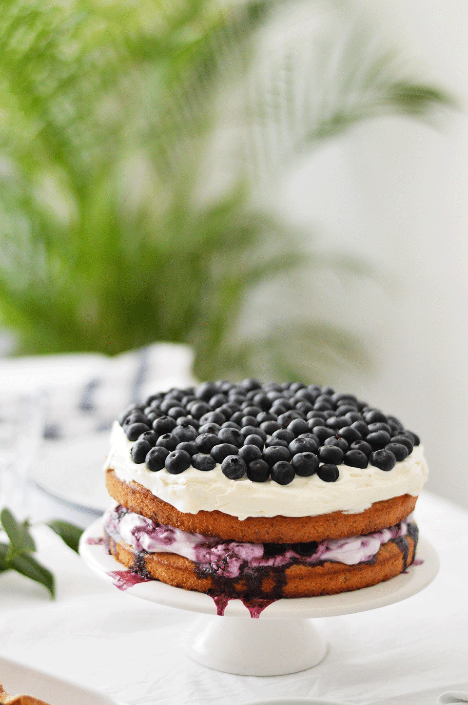 Walnut Blueberry Cake | https://oandrajos.blogspot.co.uk