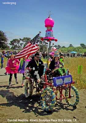 Kinetic Sculpture Race in Arcata, California 2014 - gvan42