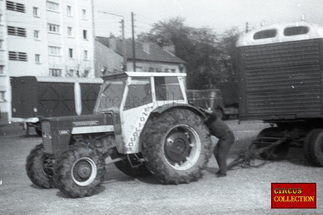 le tracteur du cirque Bouglione 