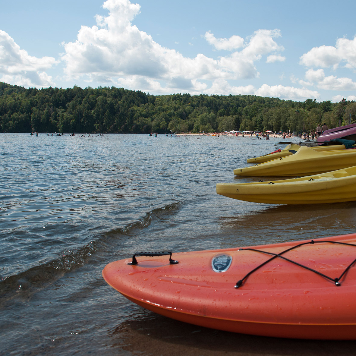 Découvrir Canada Amusante exploration au Plage du Centre touristique du LacSimon