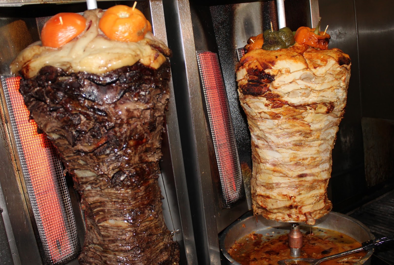Опа шаурма. شاورما Shawarma. Мясо для шаурмы. Мясо на вертеле для шаурмы. Самый большой кебаб в мире.