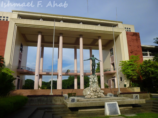 The Oblation and Quezon Hall in UP Diliman