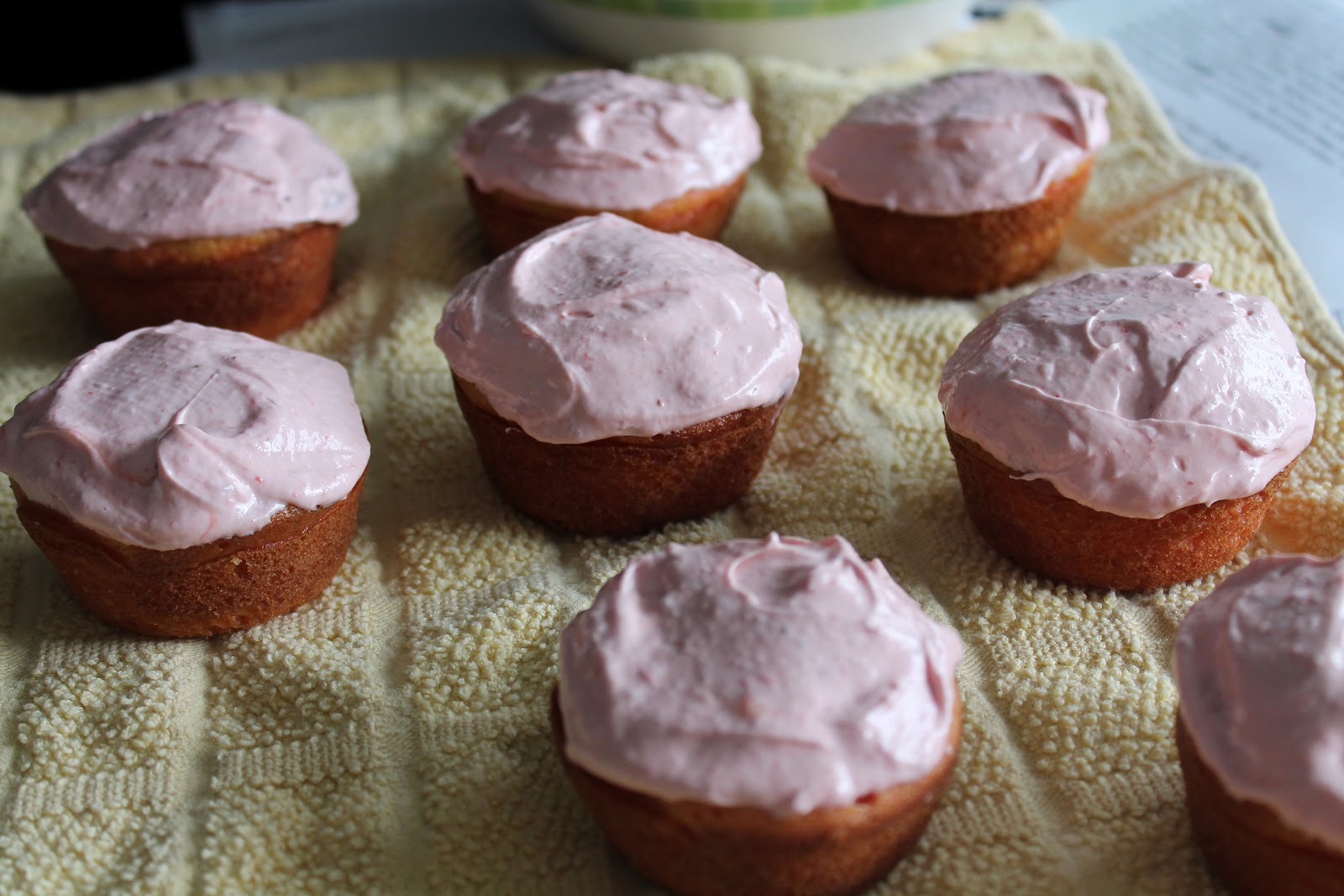 Cargile Family Favorite Recipes: Strawberry Lemonade Cake Mix Cupcakes