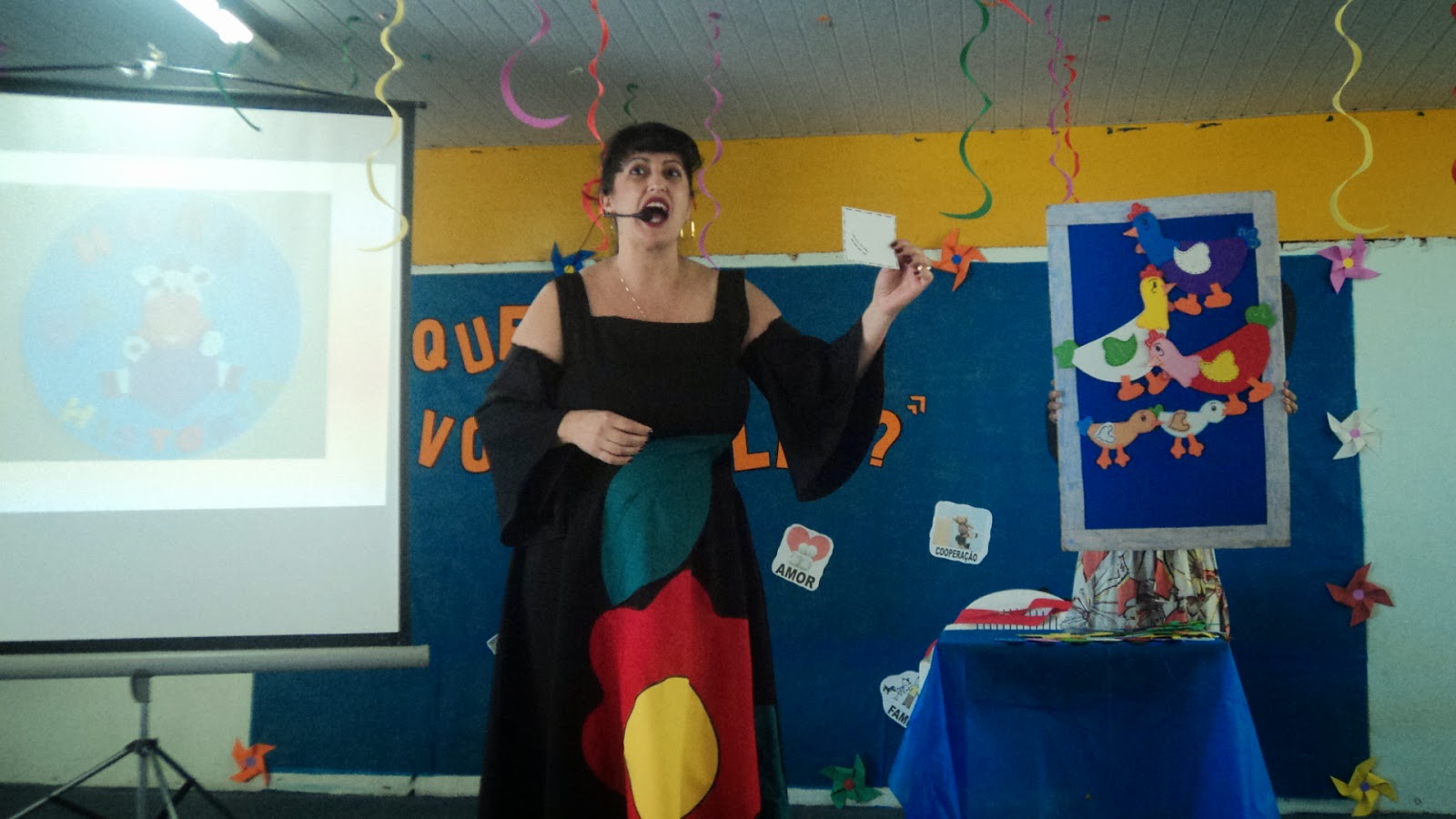 Deise ama histórias HISTÓRIA "O PINTINHO QUADRADO"