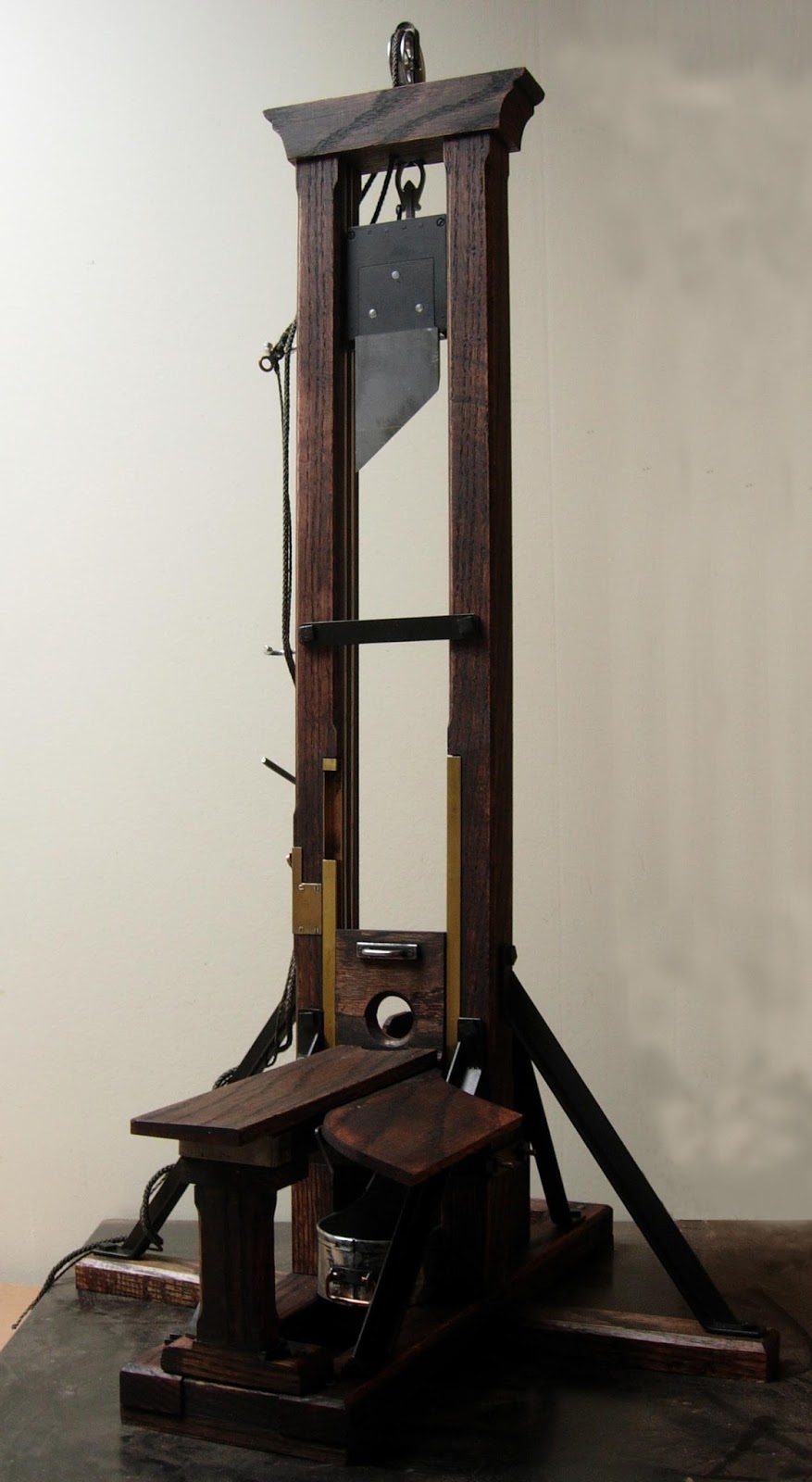 guillotine.JPG