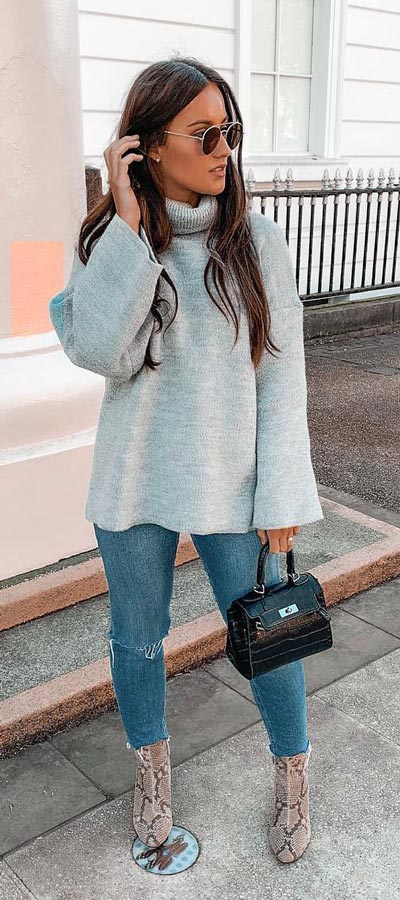 Want perfect jeans style? Check out these 30 Chic Casual Jeans Outfits that Never Go Out of Style. Find inspiration for skiny jeans outfit to highwaisted jeans, boyfriend jeans to flared jeans. Womens Jeans Fashion via Higiggle.com #jeans #denim #casual #casualoutfits