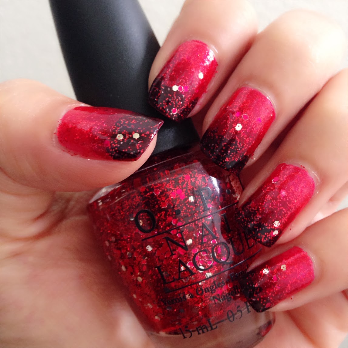Dsk steph holiday red glitter gradient nails