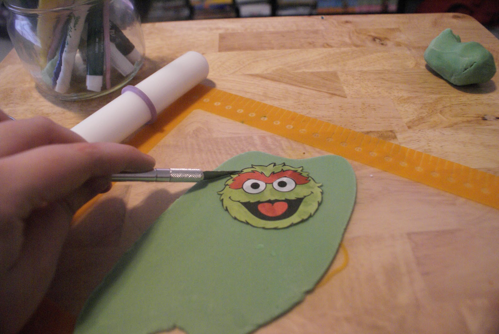 Oscar the Grouch Cupcake Topper Tutorial