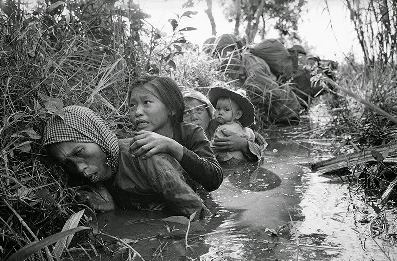 55 Incredible Black and White Photos of Vietnam War Vintage Everyday