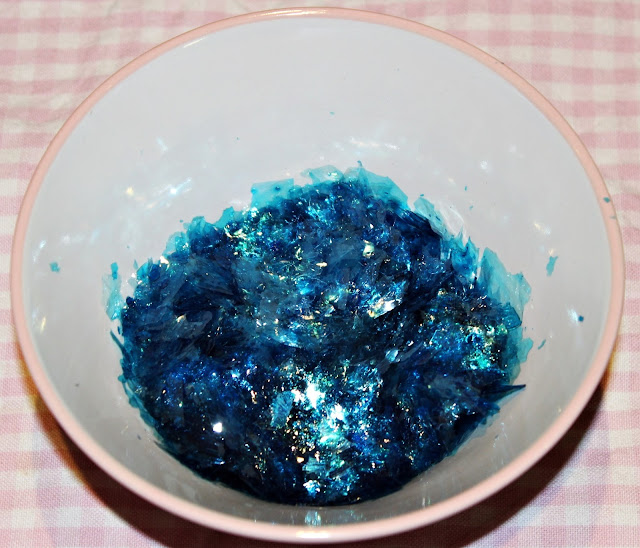 CÓMO HACER ESCAMAS DE GELATINA PARA DECORAR TARTAS Y POSTRES {FÁCIL} CÓMO HACER ESCAMAS DE GELATINA PARA DECORAR TARTAS Y POSTRES {FÁCIL}