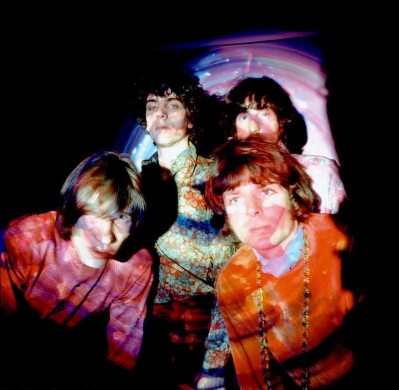 Psychedelic Photos of Pink Floyd Taken by Andrew Whittuck in June 1967 ...