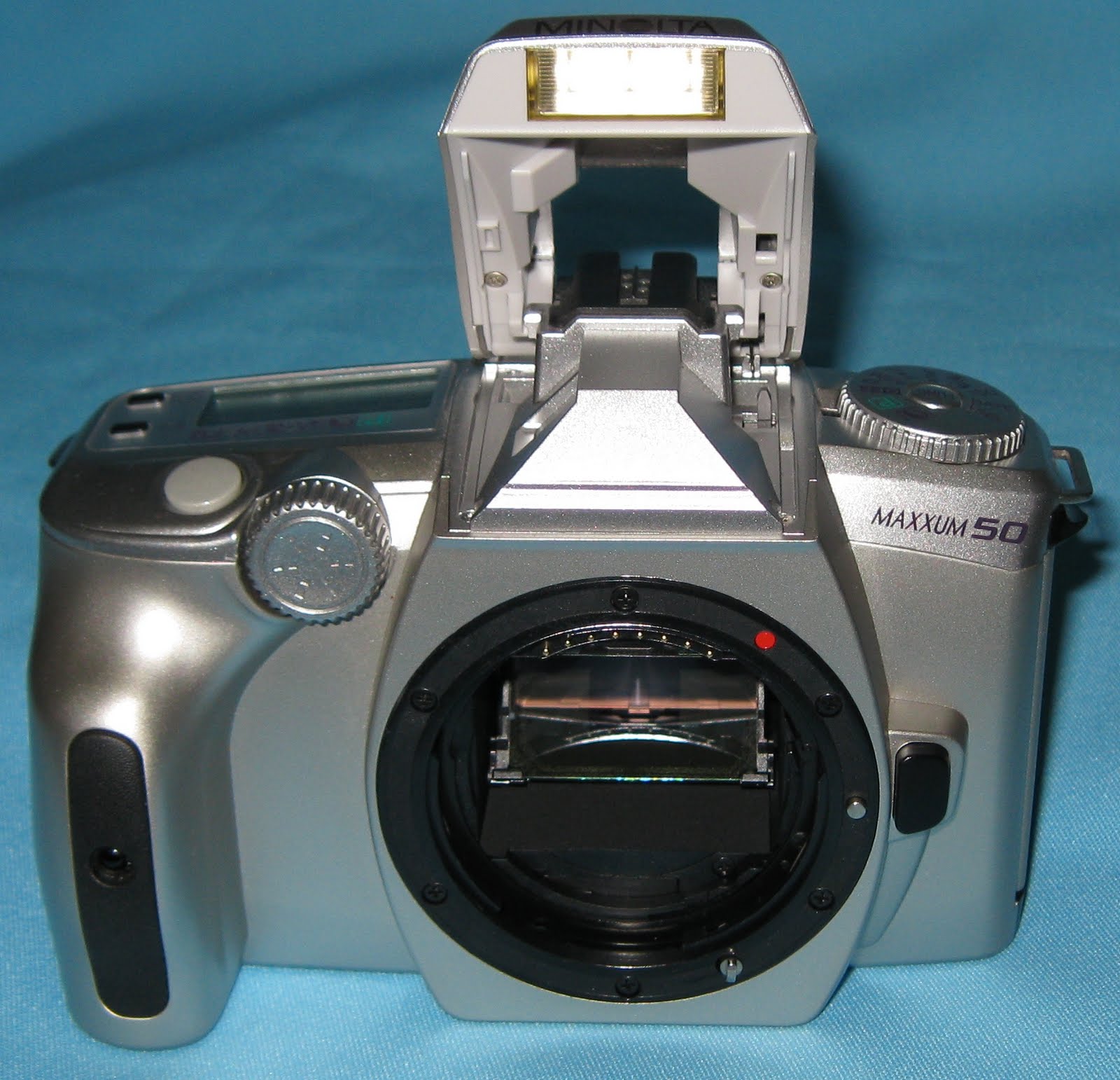 The Chens The User’s Review Minolta Maxxum 50 SLR Film Camera with