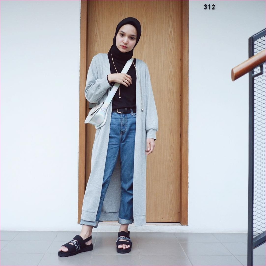 Outfit Celana Jeans Untuk Hijabers Ala Selebgram 2018 mangset hitam cardigan slingbags abu kerudung segiempat hijab square hitam pants jeans denim sandals loafers and slip ons ikat pinggang ootd trendy Outfit Celana Jeans Untuk Hijabers Ala Selebgram 2018 mangset hitam cardigan slingbags abu kerudung segiempat hijab square hitam pants jeans denim sandals loafers and slip ons ikat pinggang ootd trendy