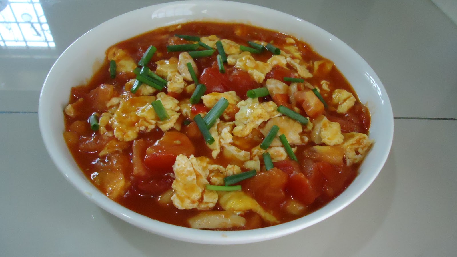 Zara ♥ Baking STIR FRIED EGGS, PRAWNS AND TOMATOES...