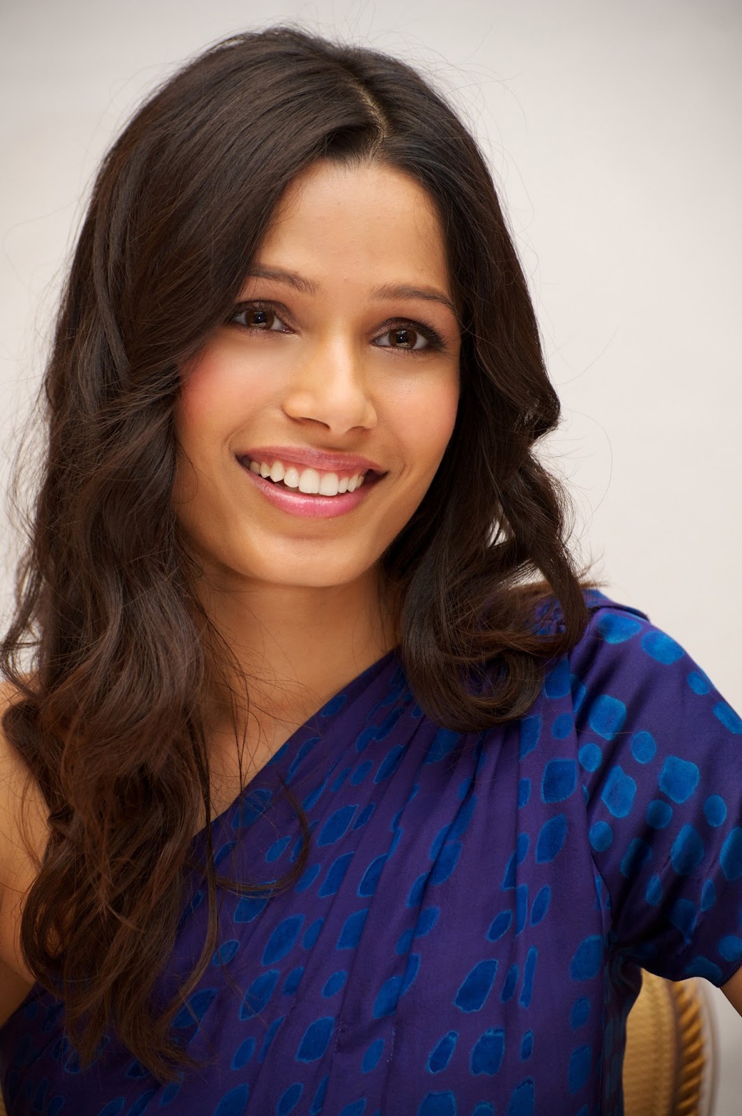 Freida Pinto hot pictures - HIGH RESOLUTION PICTURES