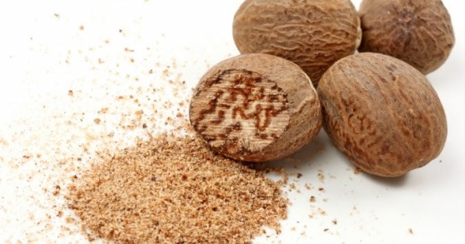 حكم جوزة الطيب أو اللوزة عند المدونة المغربية آمنة بلعريبي