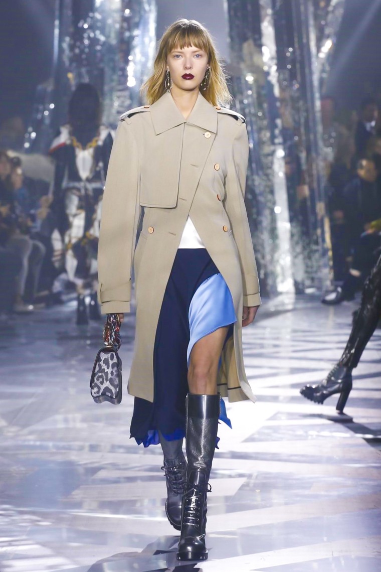 Louis Vuitton Fall/Winter 2016-2017 RTW PFW louis-vuitton-fall-winter-2016-2017-collection-paris-fashion-week, louis-vuitton-fall-winter-2016-2017, louis-vuitton-fall-winter-2016, louis-vuitton-fall-winter-2017, louis-vuitton-fall-winter, louis-vuitton-fall, louis-vuitton-fall-2016-2017, louis-vuitton-fall-2016, louis-vuitton-fall-2017, louis-vuitton-automne-hiver, louis-vuitton-automne-hiver-2016-2017, louis-vuitton-automne-hiver-2016, louis-vuitton-automne-hiver-2017, louis-vuitton-aw-2016, paris-fashion-week-2016, dudessinauxpodiums, du-dessin-aux-podiums