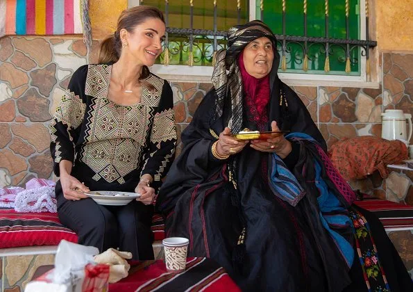 Queen Rania visited Wadi Shueib in Balqa Governorate and met with a group of women from a local charity